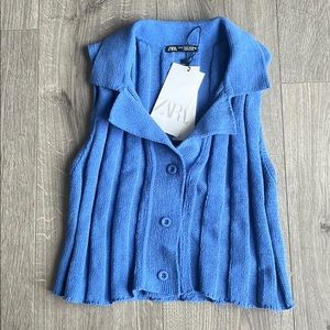 Knit button down collared blouse